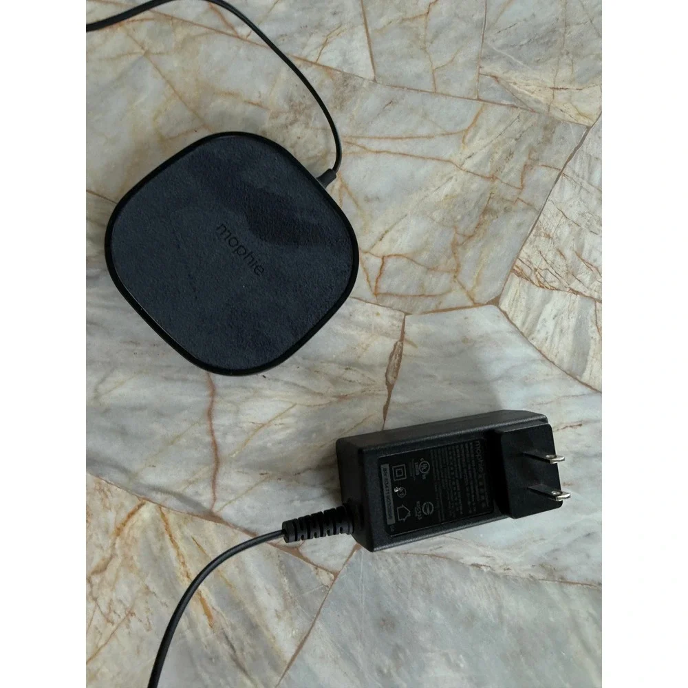 Mophie Wireless Charging Pad Black Fabric Qi Enabled Charger with Power Adapter